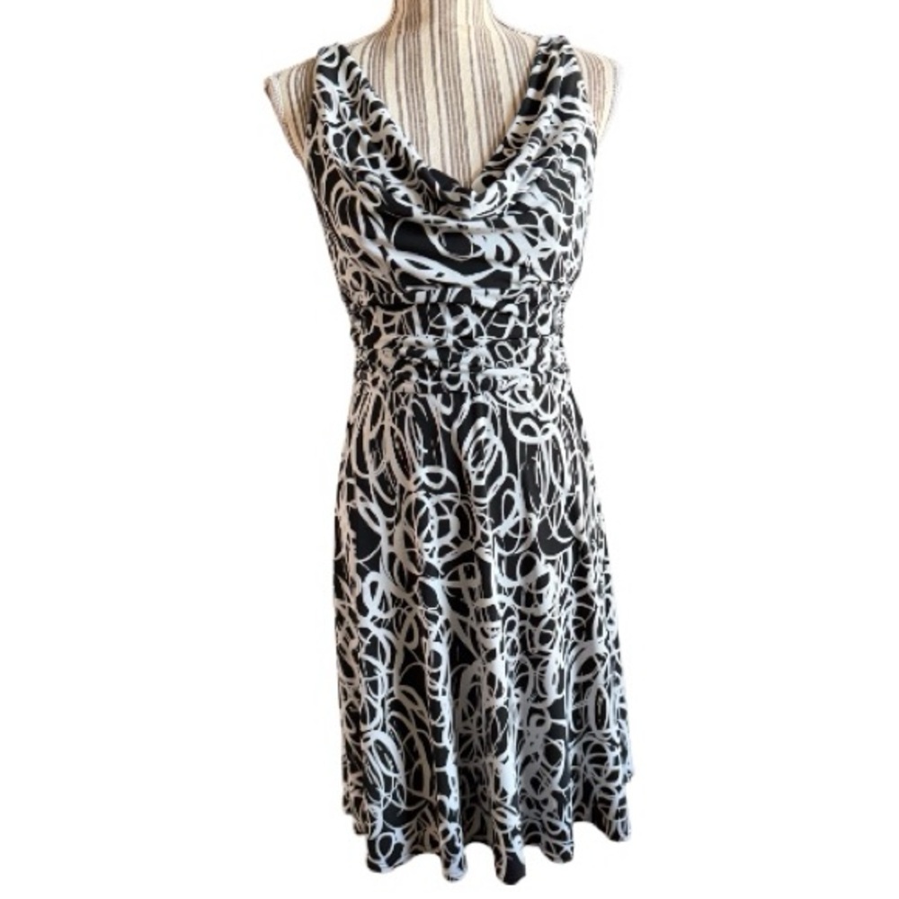 WHBM Elegant Black and White Patterned Dress size 6 sleeveless